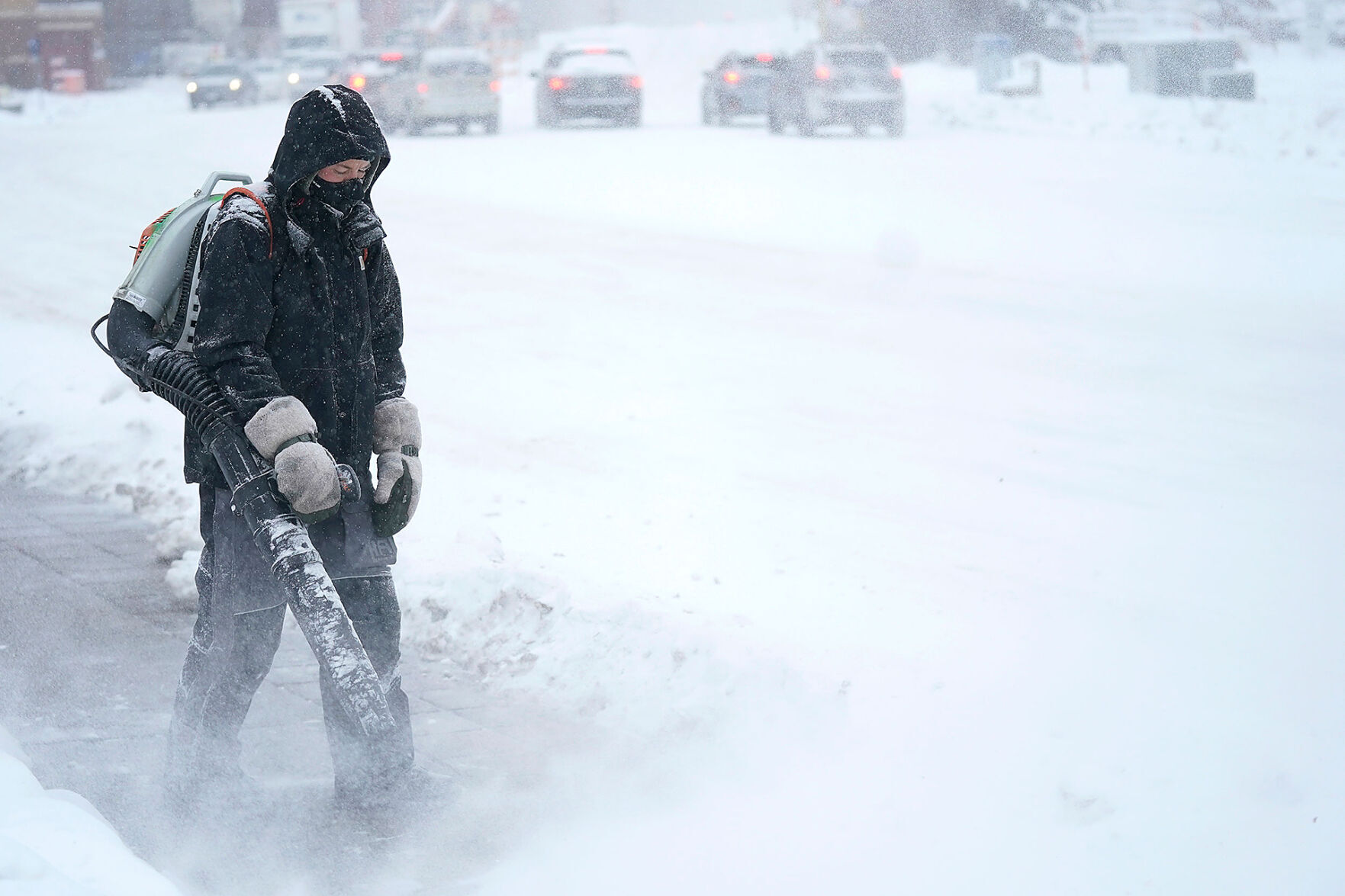 Temperatures plunge as severe winter storm blasts US, snarling travel, prompting emergency declarations